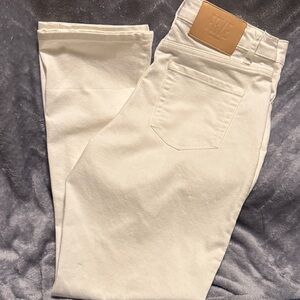 NWOT White Frye Jeans with Classic Five-Pocket Style